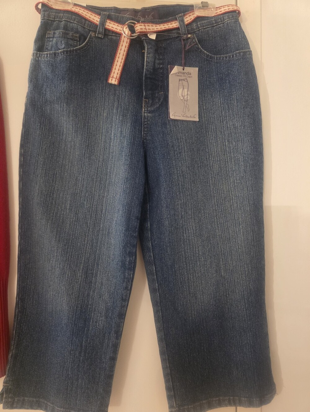 (NWT) Amanda Capri Pant